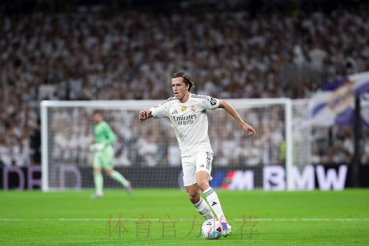 马卡:皇马重点关注阿方索 他拒绝续约并渴望转会 马卡:皇马重点关注阿方索 他拒绝续约并渴望转会